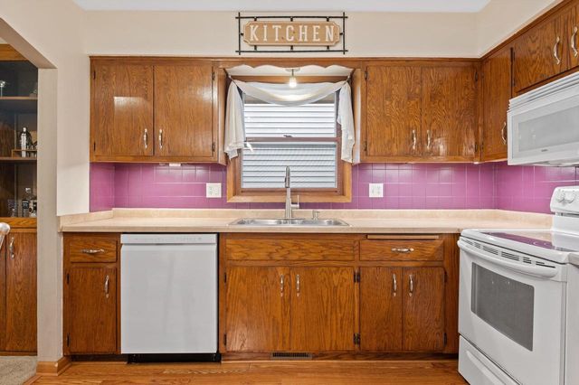 9322 W Cold Spring ROAD, Greenfield, WI 53228