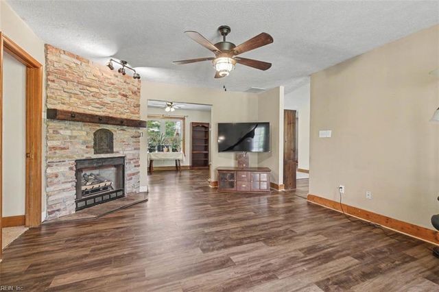 8237 Spring Hill Farm RD, Gloucester, VA 23061