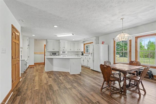 8237 Spring Hill Farm RD, Gloucester, VA 23061