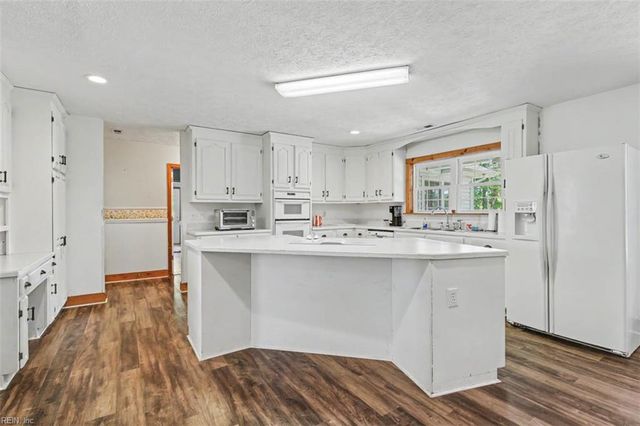 8237 Spring Hill Farm RD, Gloucester, VA 23061