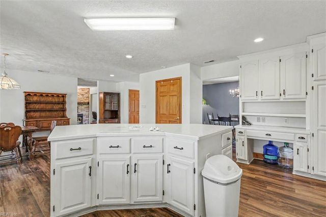 8237 Spring Hill Farm RD, Gloucester, VA 23061