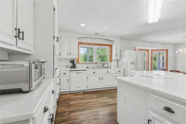 8237 Spring Hill Farm RD, Gloucester, VA 23061