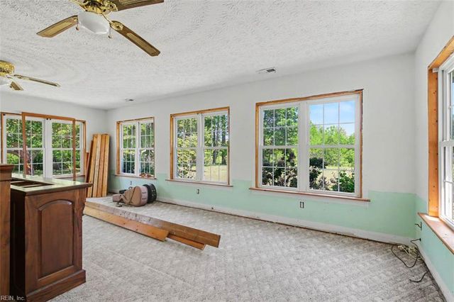 8237 Spring Hill Farm RD, Gloucester, VA 23061