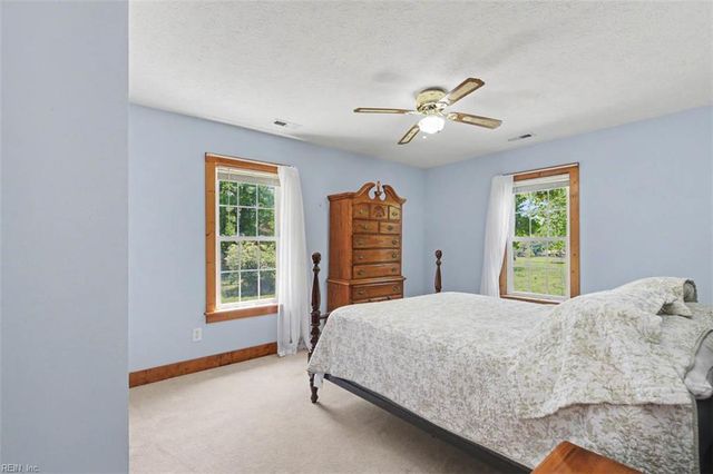 8237 Spring Hill Farm RD, Gloucester, VA 23061