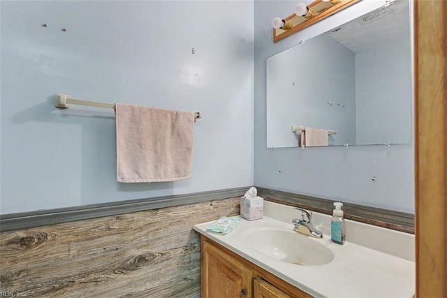 8237 Spring Hill Farm RD, Gloucester, VA 23061