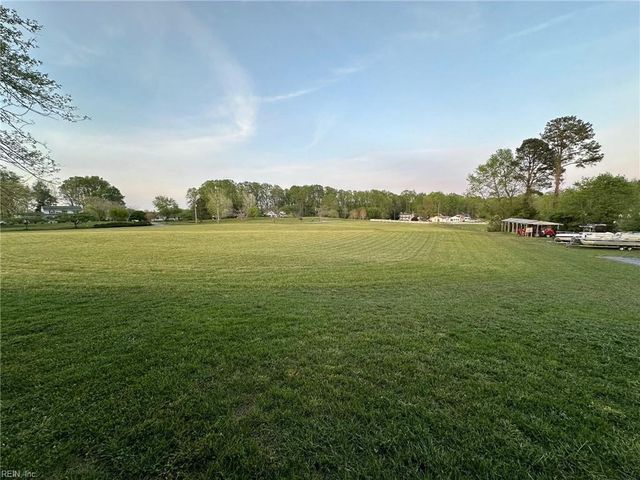 8237 Spring Hill Farm RD, Gloucester, VA 23061