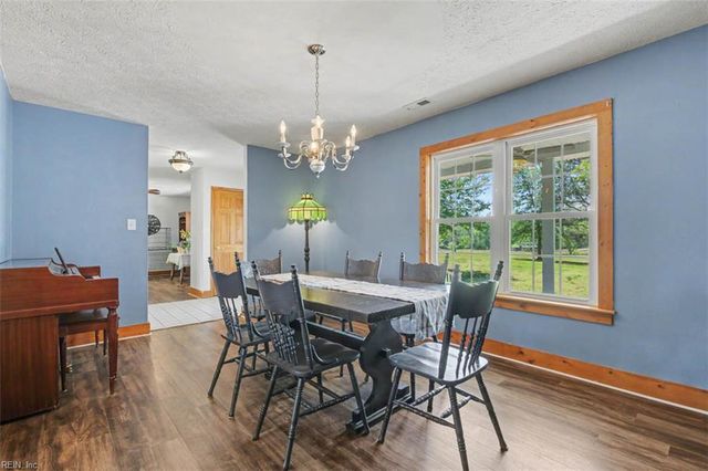 8237 Spring Hill Farm RD, Gloucester, VA 23061
