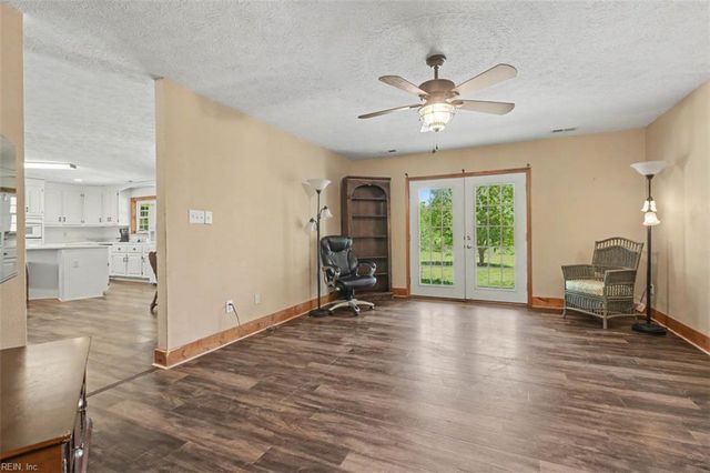 8237 Spring Hill Farm RD, Gloucester, VA 23061