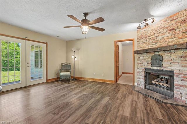 8237 Spring Hill Farm RD, Gloucester, VA 23061