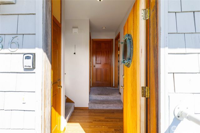 86 Keystone Avenue, Coupeville, WA 98239