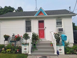 51 Pearl Street, Oxford Village, MI 48371