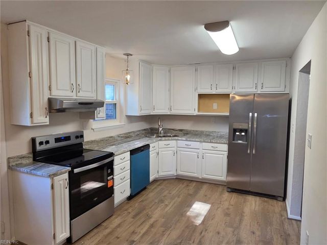 2833 Candlewood CIR, Chesapeake, VA 23324