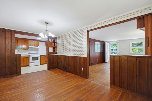 214 School Street, Acton, MA 01720
