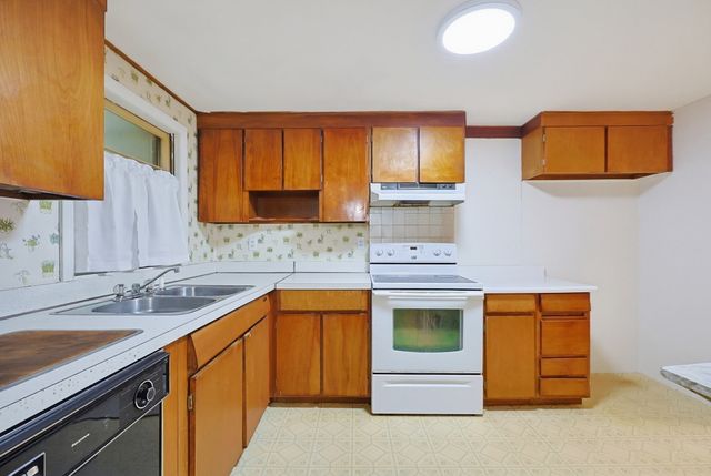 214 School Street, Acton, MA 01720