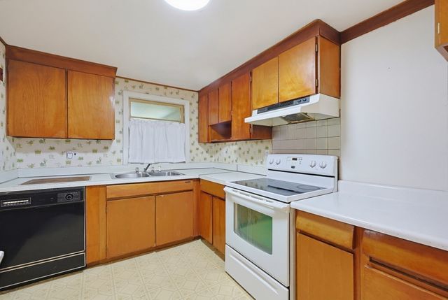 214 School Street, Acton, MA 01720