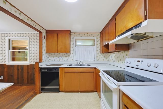 214 School Street, Acton, MA 01720