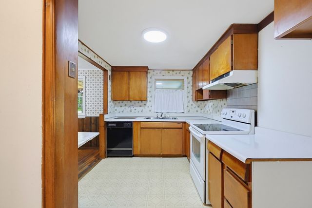 214 School Street, Acton, MA 01720