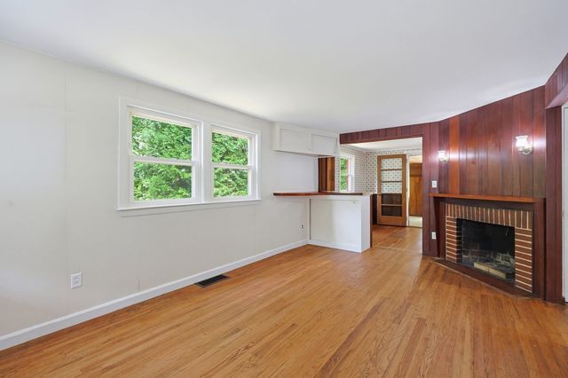 214 School Street, Acton, MA 01720