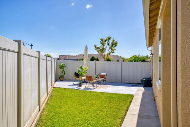 2904 Cotton Briar Ln, Manteca, CA 95336