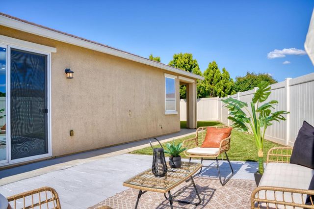 2904 Cotton Briar Ln, Manteca, CA 95336