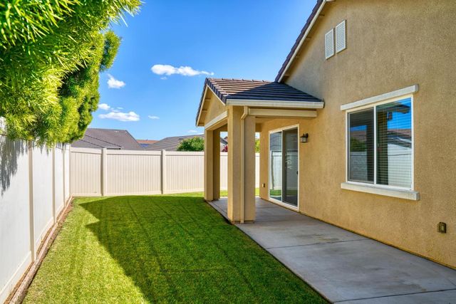 2904 Cotton Briar Ln, Manteca, CA 95336