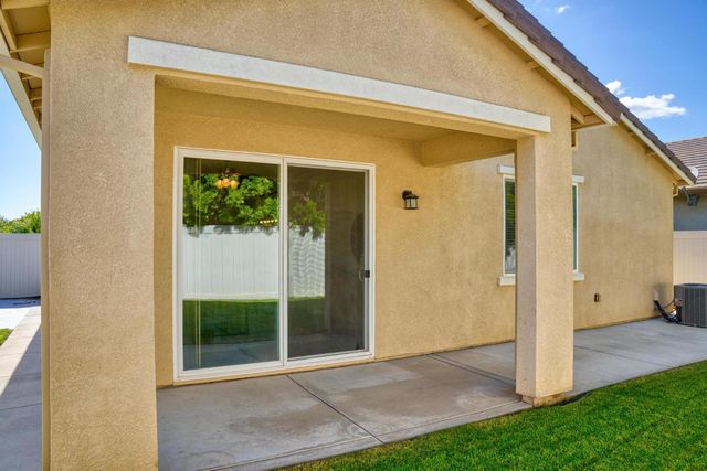 2904 Cotton Briar Ln, Manteca, CA 95336