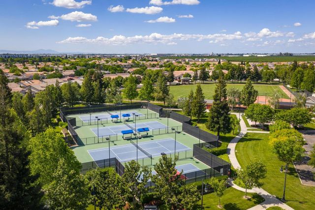 2904 Cotton Briar Ln, Manteca, CA 95336