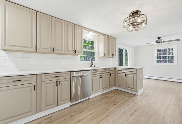 4 Autumn Circle, Plaistow, NH 03864