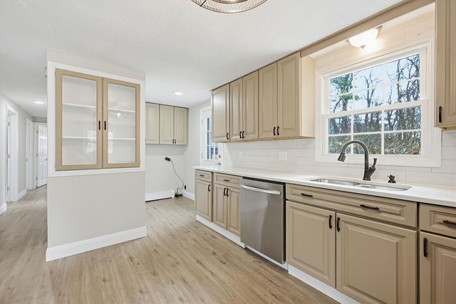 4 Autumn Circle, Plaistow, NH 03864