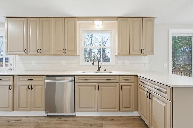 4 Autumn Circle, Plaistow, NH 03864