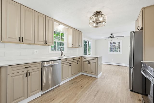 4 Autumn Circle, Plaistow, NH 03864