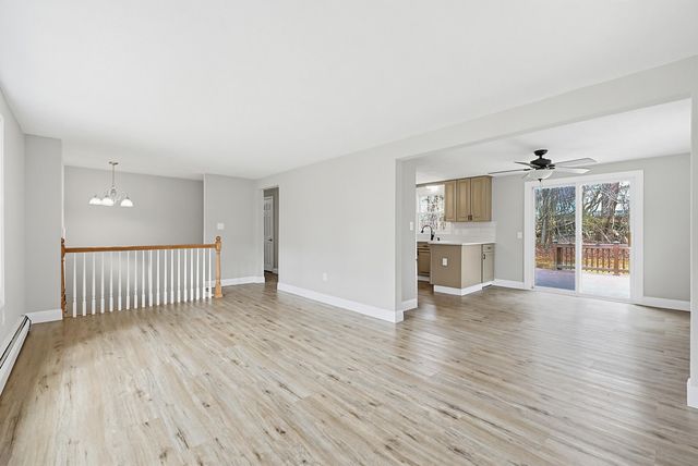 4 Autumn Circle, Plaistow, NH 03864