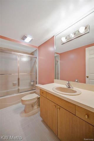 3086 Bloomfield Park, West Bloomfield, MI 48323