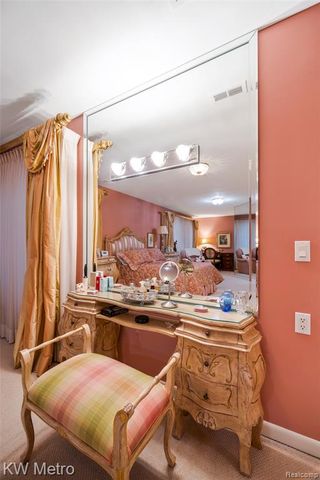 3086 Bloomfield Park, West Bloomfield, MI 48323