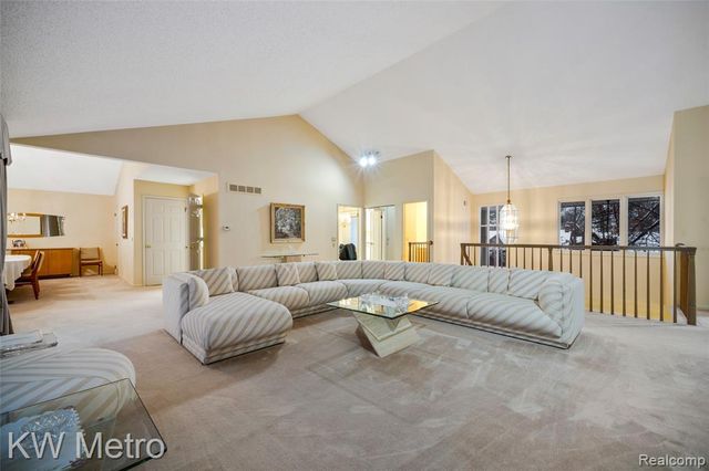 3086 Bloomfield Park, West Bloomfield, MI 48323
