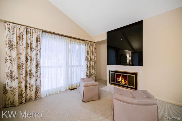 3086 Bloomfield Park, West Bloomfield, MI 48323