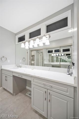 3086 Bloomfield Park, West Bloomfield, MI 48323