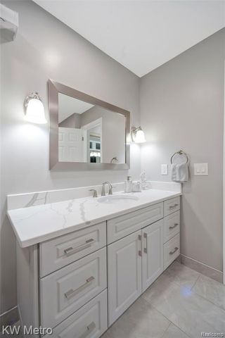 3086 Bloomfield Park, West Bloomfield, MI 48323