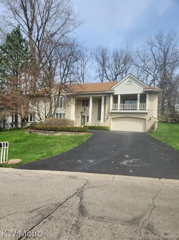 3086 Bloomfield Park, West Bloomfield, MI 48323