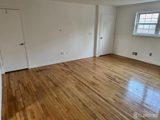 6501 Avenue C, Edison, NJ 08837