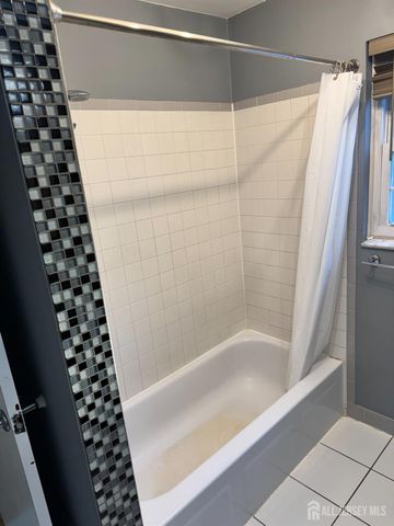 6501 Avenue C, Edison, NJ 08837