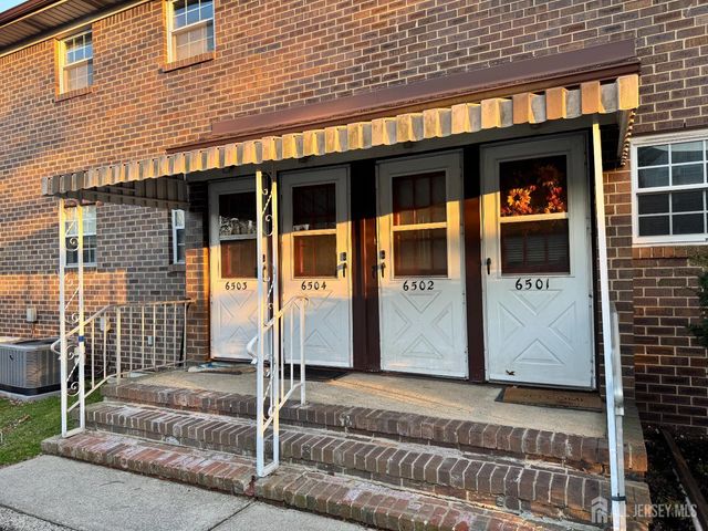 6501 Avenue C, Edison, NJ 08837