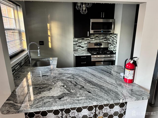 6501 Avenue C, Edison, NJ 08837