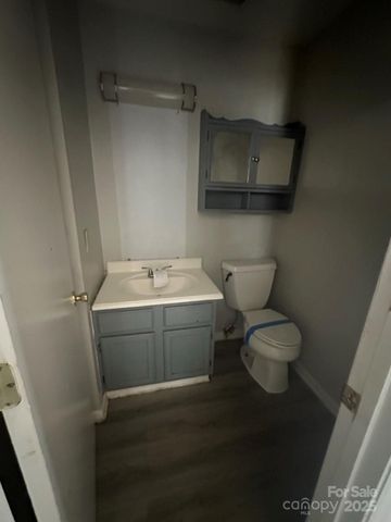 2000 Teddington Drive, Charlotte, NC 28214