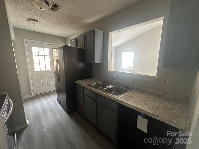 2000 Teddington Drive, Charlotte, NC 28214