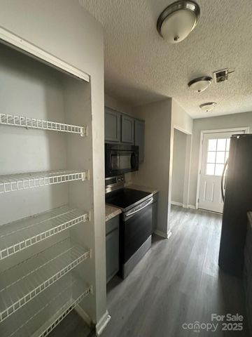 2000 Teddington Drive, Charlotte, NC 28214