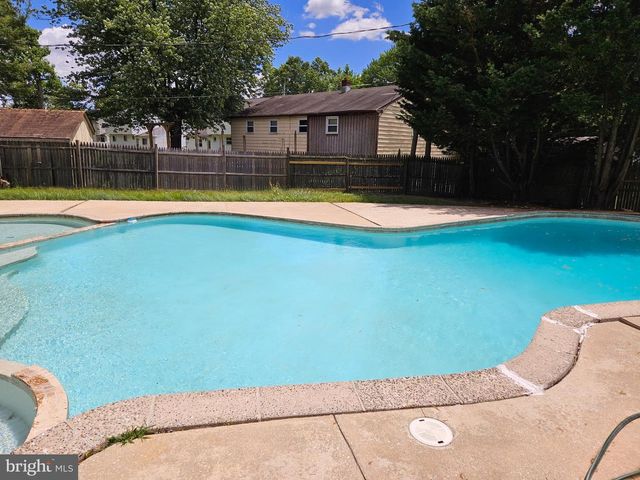 4002 GREENMOUNT DR, Wilmington, DE 19810