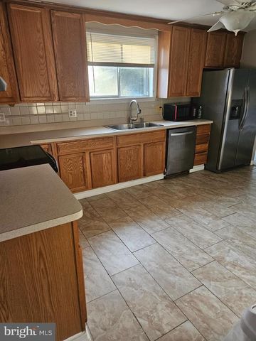 4002 GREENMOUNT DR, Wilmington, DE 19810