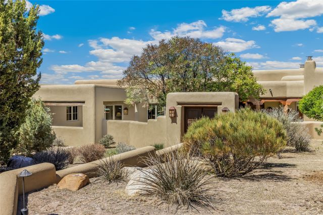 13 Cloudview Court, Santa Fe, NM 87506