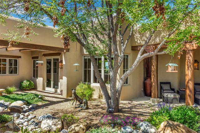 13 Cloudview Court, Santa Fe, NM 87506